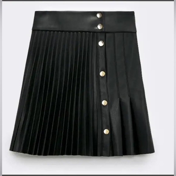 ZARA black pleated leather skirt - Picture 2 of 7